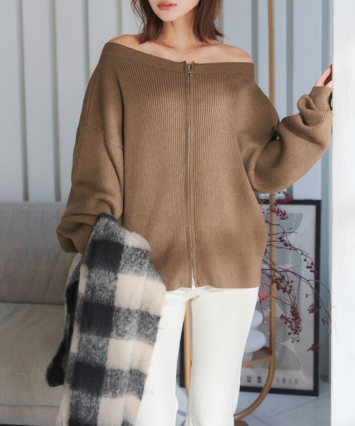 KOBE LETTUCE(コウベレタス)の「ダブルジップオフショルニットトップス(ニット/セーター・レディース・アイボリー/グレイッシュベージュ/ブラウン系/ブラック/レッド・M)」の8枚目の写真