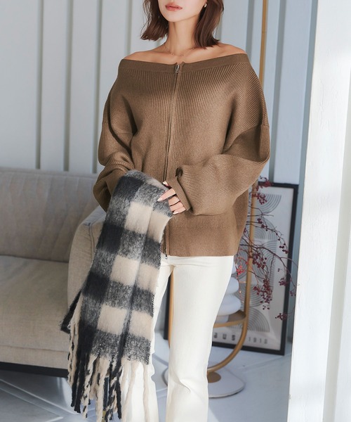 KOBE LETTUCE(コウベレタス)の「ダブルジップオフショルニットトップス(ニット/セーター・レディース・アイボリー/グレイッシュベージュ/ブラウン系/ブラック/レッド・M)」の9枚目の写真