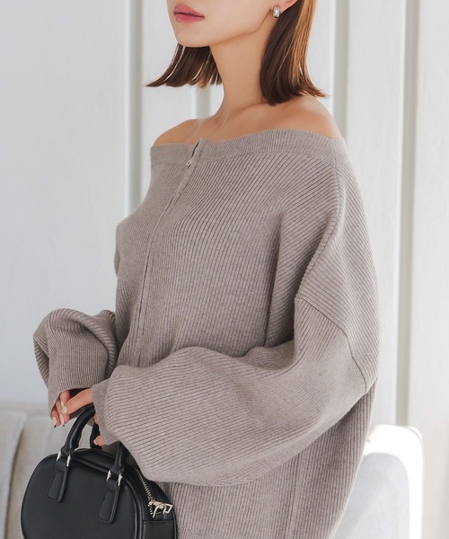 KOBE LETTUCE(コウベレタス)の「ダブルジップオフショルニットトップス(ニット/セーター・レディース・アイボリー/グレイッシュベージュ/ブラウン系/ブラック/レッド・M)」の11枚目の写真