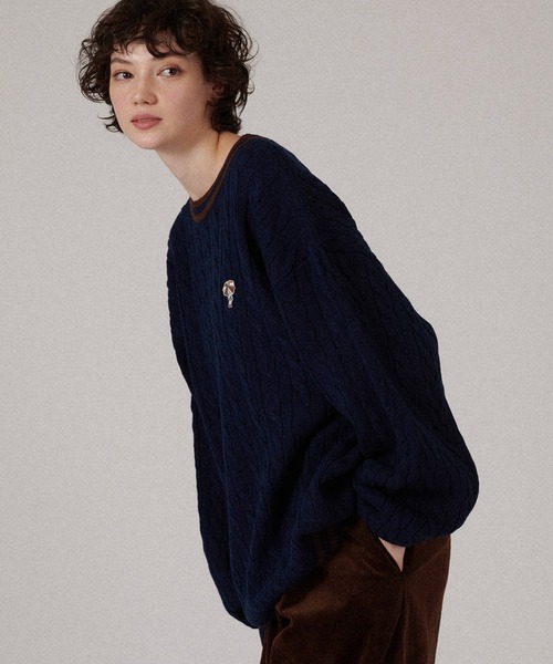 ONCILY(オンシェリー)の「ONE POINT LOGO CABLE KNIT / ワンポイントロゴケーブルニット(ニット/セーター・メンズ・ネイビー/ブラウン/レッド・SMALL/MEDIUM/LARGE)」の22枚目の写真