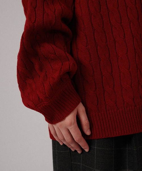 ONCILY(オンシェリー)の「ONE POINT LOGO CABLE KNIT / ワンポイントロゴケーブルニット(ニット/セーター・メンズ・ネイビー/ブラウン/レッド・SMALL/MEDIUM/LARGE)」の16枚目の写真