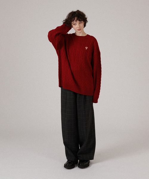 ONCILY(オンシェリー)の「ONE POINT LOGO CABLE KNIT / ワンポイントロゴケーブルニット(ニット/セーター・メンズ・ネイビー/ブラウン/レッド・SMALL/MEDIUM/LARGE)」の11枚目の写真