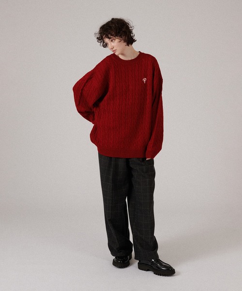 ONCILY(オンシェリー)の「ONE POINT LOGO CABLE KNIT / ワンポイントロゴケーブルニット(ニット/セーター・メンズ・ネイビー/ブラウン/レッド・SMALL/MEDIUM/LARGE)」の12枚目の写真