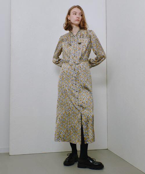 allureville(アルアバイル)の「プチフルールプリントワンピース(ワンピース・レディース・ブラック/イエロー・1/2)」の21枚目の写真