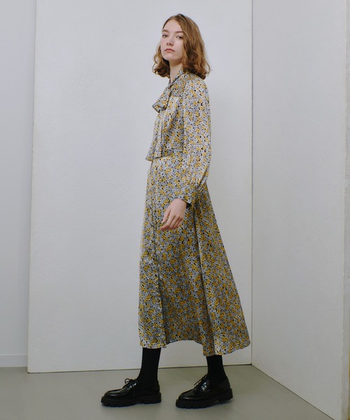 allureville(アルアバイル)の「プチフルールプリントワンピース(ワンピース・レディース・ブラック/イエロー・1/2)」の22枚目の写真