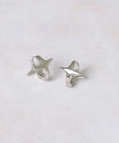 Peony(ピオニー)の「Peoney/スターモチーフ ワンタッチフープピアス(ピアス(両耳用)・レディース・シルバー/ゴールド・FREE)」の6枚目の写真
