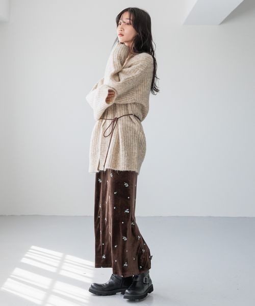 LOWRYS FARM（ローリーズファーム）の「ベロアシシュウタイトスカート　250338（スカート・レディース・ブラック/ブラウン・FREE）」の5枚目の写真