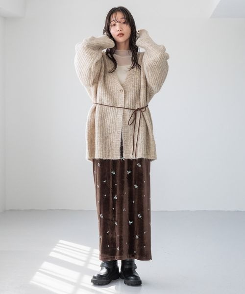 LOWRYS FARM（ローリーズファーム）の「ベロアシシュウタイトスカート　250338（スカート・レディース・ブラック/ブラウン・FREE）」の6枚目の写真