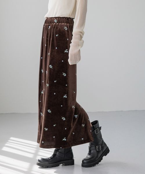 LOWRYS FARM（ローリーズファーム）の「ベロアシシュウタイトスカート　250338（スカート・レディース・ブラック/ブラウン・FREE）」の8枚目の写真