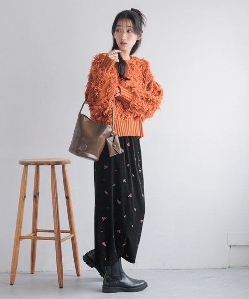 LOWRYS FARM（ローリーズファーム）の「ベロアシシュウタイトスカート　250338（スカート・レディース・ブラック/ブラウン・FREE）」の10枚目の写真