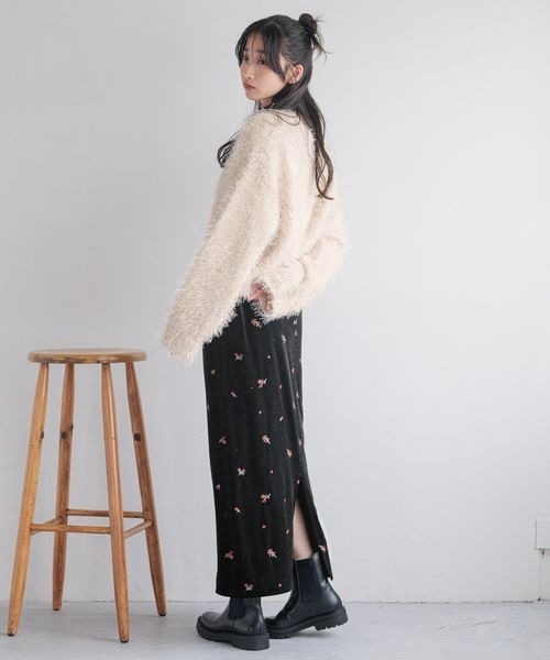 LOWRYS FARM（ローリーズファーム）の「ベロアシシュウタイトスカート　250338（スカート・レディース・ブラック/ブラウン・FREE）」の15枚目の写真