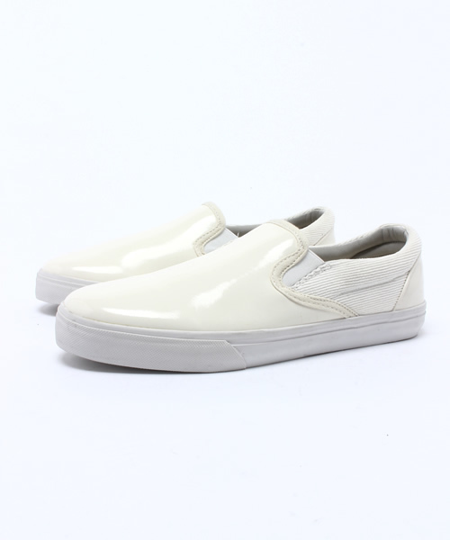 OUTLET（アウトレット）の「【CIAOPANIC TYPY】スリップオンスニーカー（スリッポン・メンズ・ホワイト/ブラック/ネイビー・42/43）」の2枚目の写真