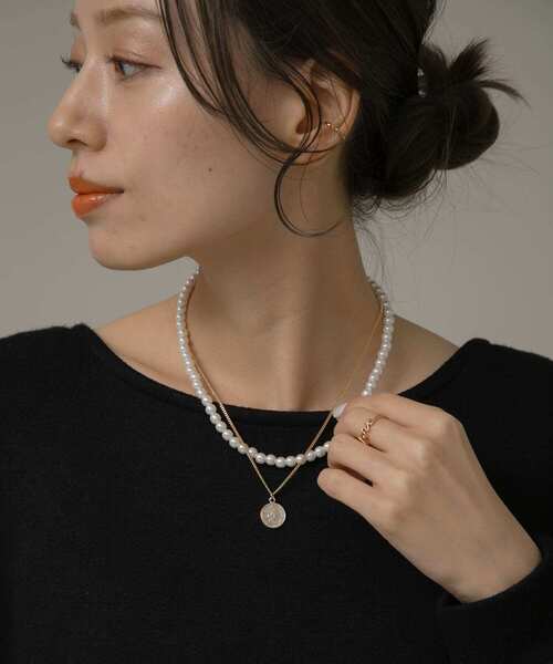 URBAN RESEARCH Sonny Label（アーバンリサーチサニーレーベル）の「パールコイン二連ネックレス（ネックレス・レディース・ゴールド/シルバー・ONE）」の12枚目の写真