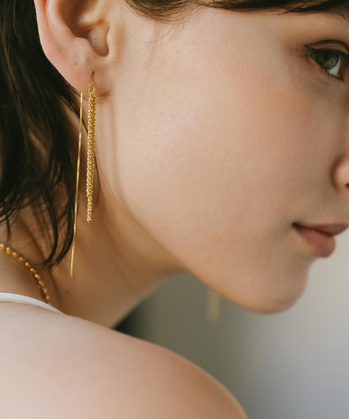 Ops.（オプス）の「ピアス 金属アレルギー対応 シルバー925 ゴールド フリンジ【Filara-pe フィララ】（ピアス（両耳用）・レディース・シルバー/イエローゴールド・ONE SIZE）」の2枚目の写真