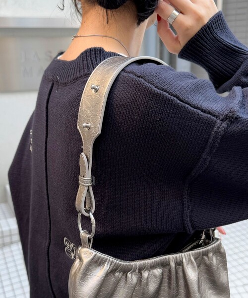 fredy emue(フレディエミュ)の「チェーン&ワンハンドルギャザーバッグ(ショルダーバッグ・レディース・ブロンズ/アイボリー/ブラック・FREE)」の11枚目の写真