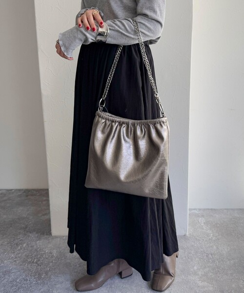 fredy emue(フレディエミュ)の「チェーン&ワンハンドルギャザーバッグ(ショルダーバッグ・レディース・ブロンズ/アイボリー/ブラック・FREE)」の15枚目の写真
