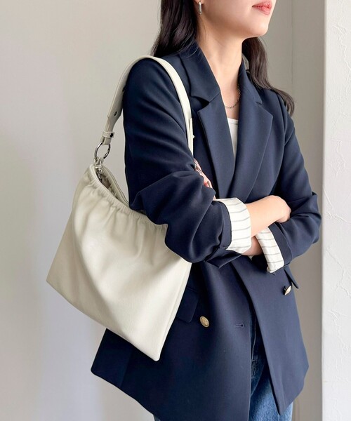 fredy emue(フレディエミュ)の「チェーン&ワンハンドルギャザーバッグ(ショルダーバッグ・レディース・ブロンズ/アイボリー/ブラック・FREE)」の21枚目の写真