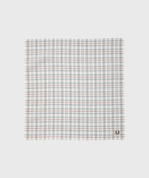 FRED PERRY（フレッドペリー）の「Handkerchief／チェックハンカチ（ハンカチ/ハンドタオル・メンズ・ベージュ/ネイビー・ONE SIZE）」の3枚目の写真