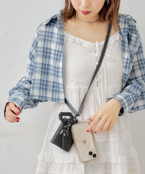 Chico(チコ)の「ウォレットチャームスマホショルダー(その他小物・レディース・ブラック/アイボリー/ブルー・FREE)」の4枚目の写真