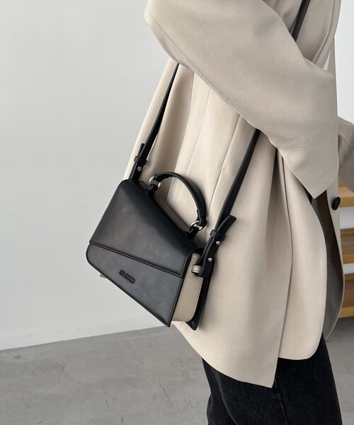 CAPRICIEUX LE'MAGE(カプリシューレマージュ)の「【WEB限定】〈ADD CULUMN/アドカラム〉ANGLE ショルダーバッグ(ショルダーバッグ・レディース・イエロー/ブラック・FREE)」の3枚目の写真