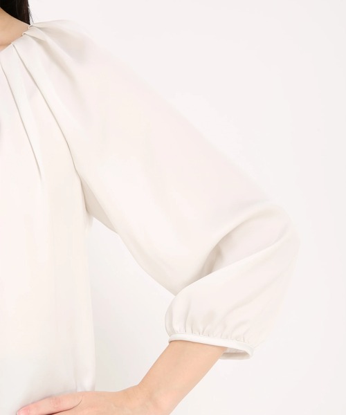 STRAWBERRY-FIELDS（ストロベリーフィールズ）の「襟タックサテンブラウス　シャツ・ブラウス（シャツ/ブラウス・レディース・ネイビー・2）」の7枚目の写真