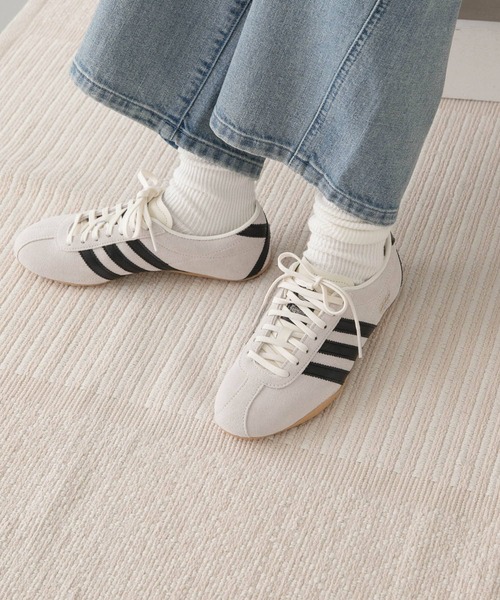 adidas(アディダス)の「adidas TOKYO(スニーカー・レディース・オフホワイト・23.5/24/24.5)」の2枚目の写真