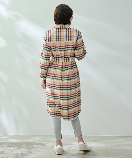 Arnold Palmer（アーノルドパーマー）の「パーマーチェック オックス シャツワンピース（シャツワンピース・レディース・ベージュ/ネイビー・S/L/M）」の4枚目の写真