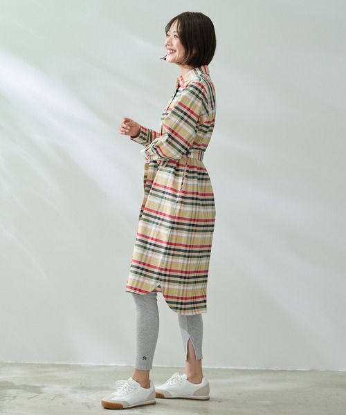 Arnold Palmer（アーノルドパーマー）の「パーマーチェック オックス シャツワンピース（シャツワンピース・レディース・ベージュ/ネイビー・S/L/M）」の3枚目の写真