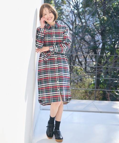 Arnold Palmer（アーノルドパーマー）の「パーマーチェック オックス シャツワンピース（シャツワンピース・レディース・ベージュ/ネイビー・S/L/M）」の17枚目の写真