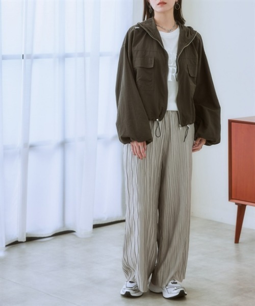 nissen(ニッセン)の「ウェーブラメタックパンツ(その他パンツ・レディース・グレー系/ベージュ系/ネイビー系・LL/3L/S/M/L)」の4枚目の写真