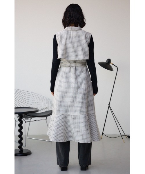 AZUL by moussy(アズールバイマウジー)の「【身長/骨格別着用画像あり】オープンカラージレワンピース 春服 秋服 夏服 ジレ ベスト ノースリーブ 体系カバー お尻が隠れる(ワンピース・レディース・ホワイト系その他/ライトカーキ/ブラック/ライトベージュ・SMALL/MEDIUM)」の8枚目の写真