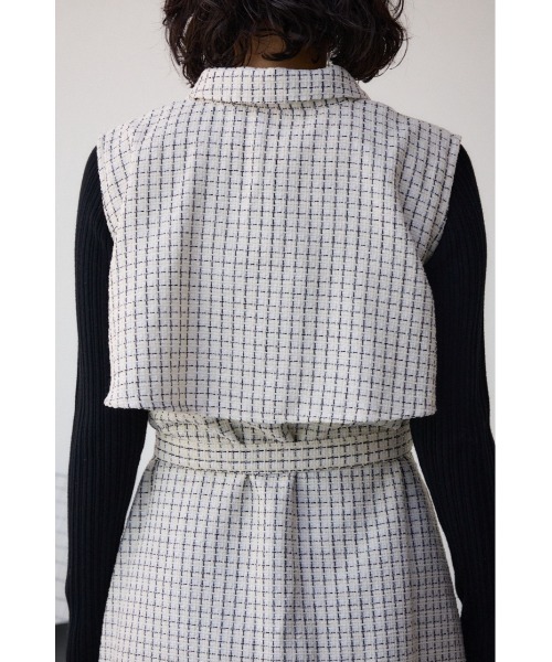 AZUL by moussy(アズールバイマウジー)の「【身長/骨格別着用画像あり】オープンカラージレワンピース 春服 秋服 夏服 ジレ ベスト ノースリーブ 体系カバー お尻が隠れる(ワンピース・レディース・ホワイト系その他/ライトカーキ/ブラック/ライトベージュ・SMALL/MEDIUM)」の10枚目の写真