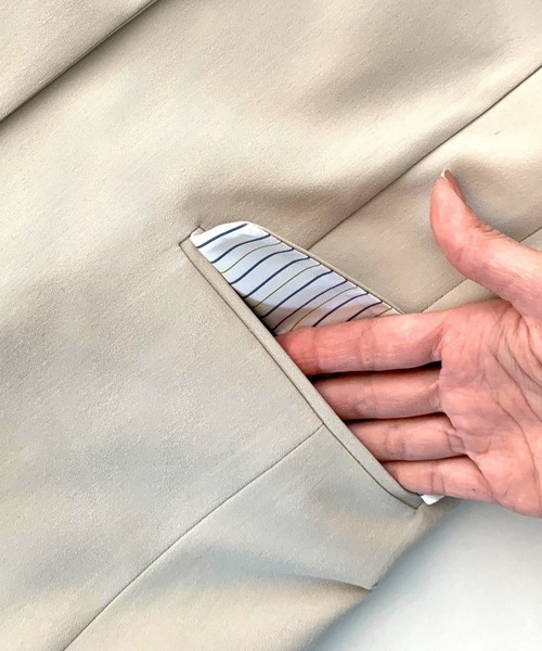 Q（キュー）の「TRストレッチピークドラペルジャケット（テーラードジャケット・レディース・チャコールグレー/グレイッシュベージュ・MEDIUM）」の12枚目の写真