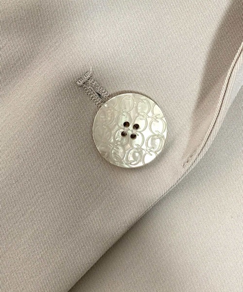 Q（キュー）の「TRストレッチピークドラペルジャケット（テーラードジャケット・レディース・チャコールグレー/グレイッシュベージュ・MEDIUM）」の13枚目の写真