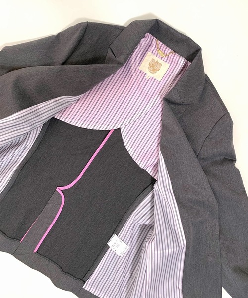 Q（キュー）の「TRストレッチピークドラペルジャケット（テーラードジャケット・レディース・チャコールグレー/グレイッシュベージュ・MEDIUM）」の11枚目の写真