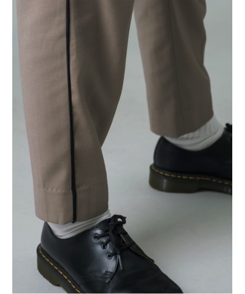 REGIEVO（レジエボ）の「ツータッククロップドパンツ（スラックス・メンズ・ブラック/ベージュ/グレー・SMALL/MEDIUM/LARGE/X-LARGE）」の18枚目の写真