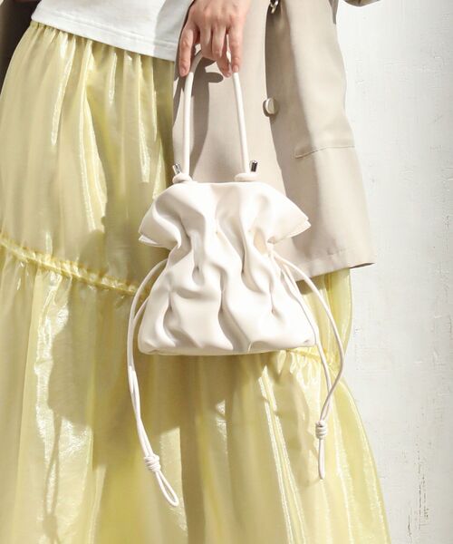 Green　Parks（グリーンパークス）の「andmikka.3WAYタックドロストショルダー（ショルダーバッグ・レディース・シルバー/アイボリー/イエロー/ブラック・FREE）」の6枚目の写真