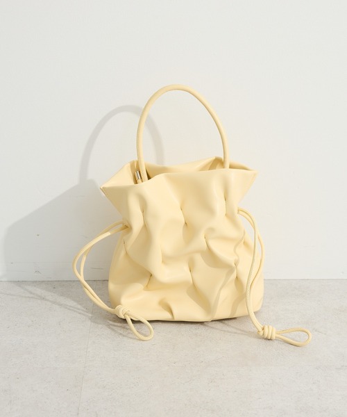 Green　Parks（グリーンパークス）の「andmikka.3WAYタックドロストショルダー（ショルダーバッグ・レディース・シルバー/アイボリー/イエロー/ブラック・FREE）」の3枚目の写真