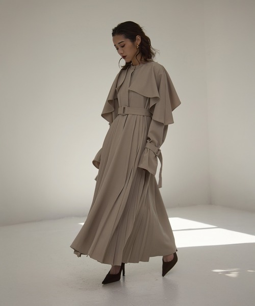 MIELI INVARIANT（ミエリインヴァリアント）の「【YUKKO SPECIAL COLLABORATION】CAPE TRENCH DRESS（ワンピース・レディース・グレー/ブラック/ベージュ・FREE）」の5枚目の写真