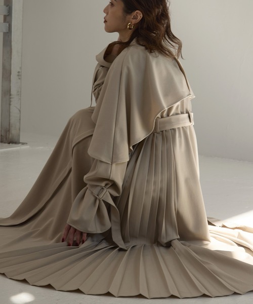 MIELI INVARIANT（ミエリインヴァリアント）の「【YUKKO SPECIAL COLLABORATION】CAPE TRENCH DRESS（ワンピース・レディース・グレー/ブラック/ベージュ・FREE）」の7枚目の写真