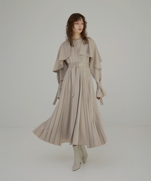 MIELI INVARIANT（ミエリインヴァリアント）の「【YUKKO SPECIAL COLLABORATION】CAPE TRENCH DRESS（ワンピース・レディース・グレー/ブラック/ベージュ・FREE）」の15枚目の写真