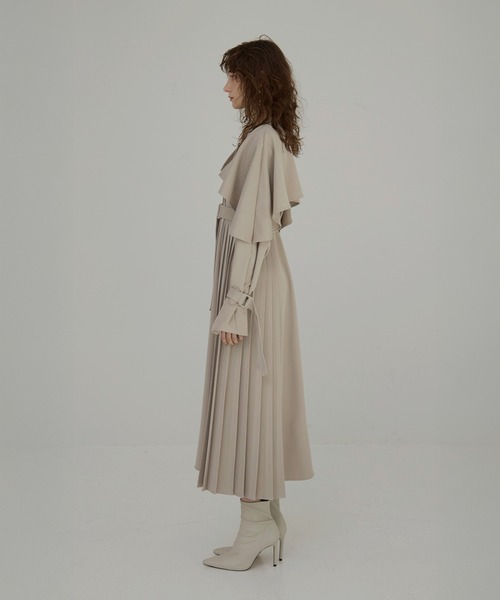 MIELI INVARIANT（ミエリインヴァリアント）の「【YUKKO SPECIAL COLLABORATION】CAPE TRENCH DRESS（ワンピース・レディース・グレー/ブラック/ベージュ・FREE）」の16枚目の写真