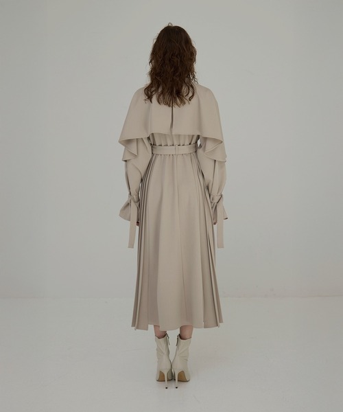 MIELI INVARIANT（ミエリインヴァリアント）の「【YUKKO SPECIAL COLLABORATION】CAPE TRENCH DRESS（ワンピース・レディース・グレー/ブラック/ベージュ・FREE）」の17枚目の写真