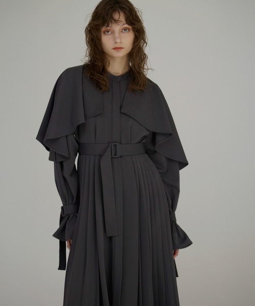 MIELI INVARIANT（ミエリインヴァリアント）の「【YUKKO SPECIAL COLLABORATION】CAPE TRENCH DRESS（ワンピース・レディース・グレー/ブラック/ベージュ・FREE）」の20枚目の写真
