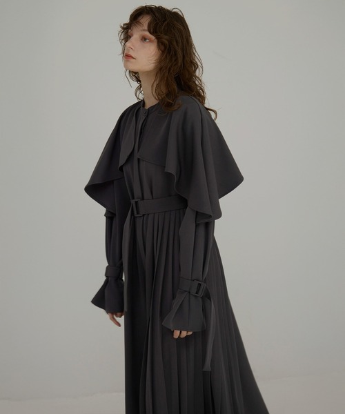 MIELI INVARIANT（ミエリインヴァリアント）の「【YUKKO SPECIAL COLLABORATION】CAPE TRENCH DRESS（ワンピース・レディース・グレー/ブラック/ベージュ・FREE）」の21枚目の写真