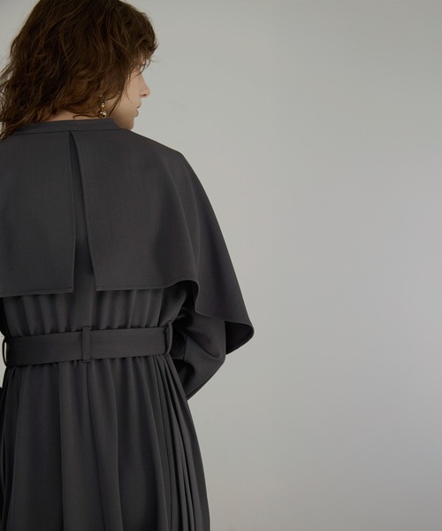 MIELI INVARIANT（ミエリインヴァリアント）の「【YUKKO SPECIAL COLLABORATION】CAPE TRENCH DRESS（ワンピース・レディース・グレー/ブラック/ベージュ・FREE）」の22枚目の写真