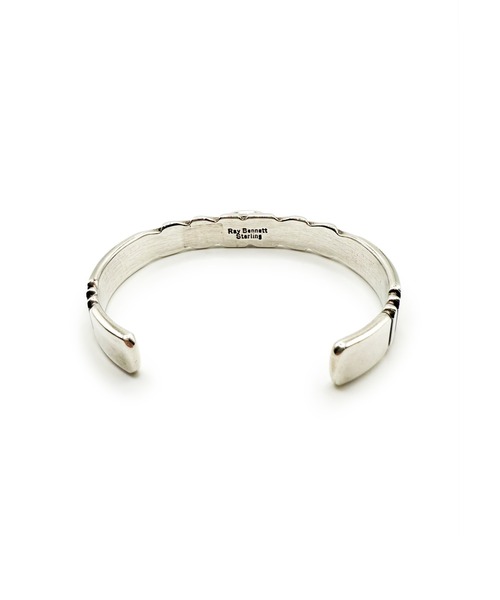 Indian Jewelry(インディアンジュエリー)の「THEATER シアター リーフデザインコーラルバングル Made in USA(バングル/リストバンド・メンズ・シルバー・FREE)」の4枚目の写真