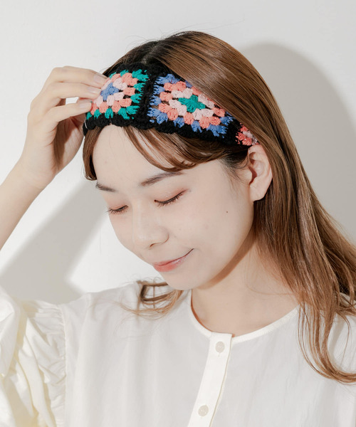 SMELLY(スメリー)の「クロシェフラワーヘアバンド(ヘアバンド・レディース・ブラック・-)」の3枚目の写真