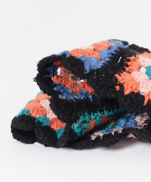 SMELLY(スメリー)の「クロシェフラワーヘアバンド(ヘアバンド・レディース・ブラック・-)」の6枚目の写真