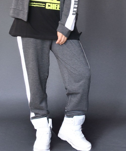 CHEER(チアー)の「サイドラインスウェットスリムパンツ(スウェットパンツ・レディース・ネイビー/グレー・S/M/L)」の4枚目の写真